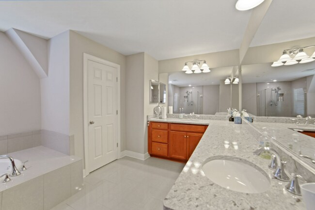 Building Photo - 503 Crown Park Ave