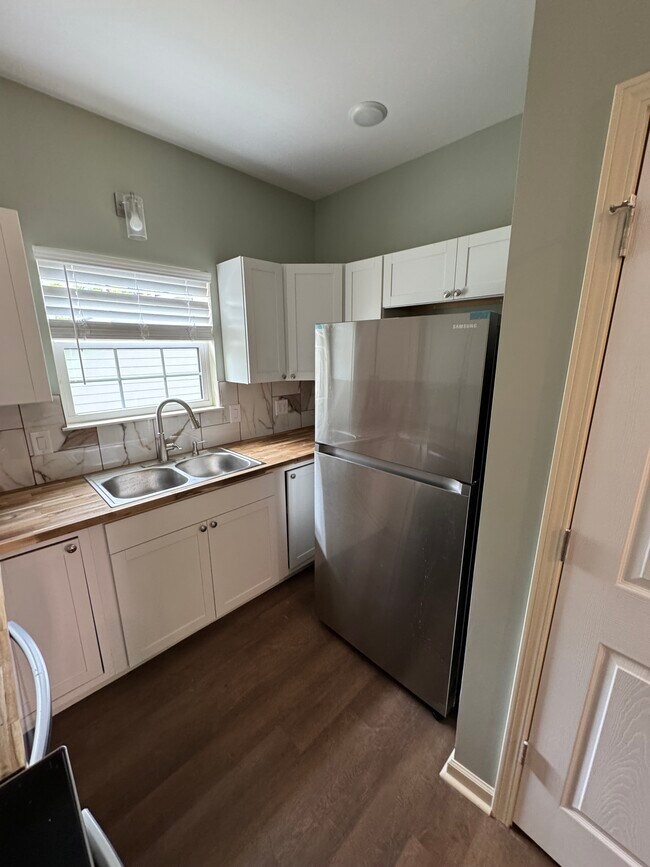 Building Photo - 260 Cedar St