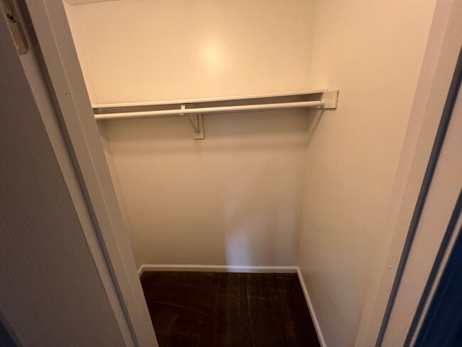 Building Photo - Spacious 3 bedroom 2.5 bath home.