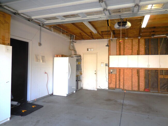 Building Photo - Spacious Single-Story Home with Workshop, RV Parking & Beautiful Backyard – Available Now!