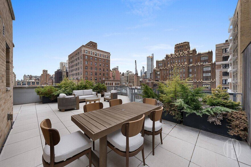 Building Photo - 164 W 74th St