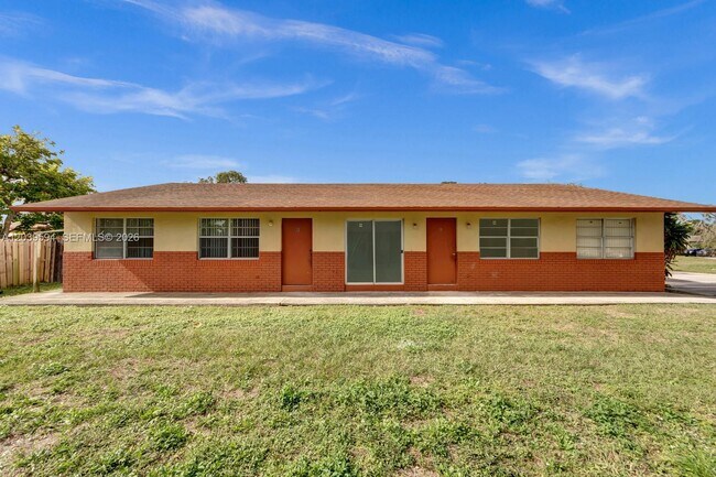 Building Photo - 2610 Riverland Dr