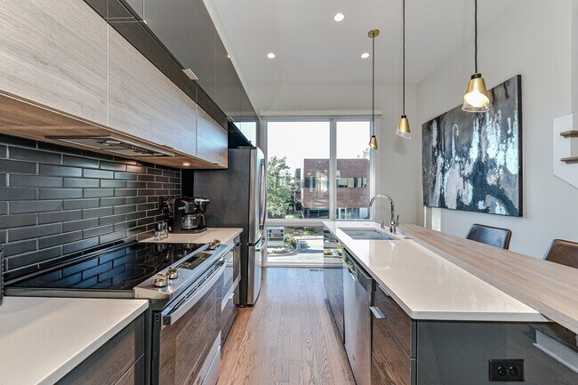 Building Photo - 1072 Kenilworth Ave