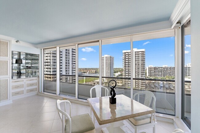 Building Photo - 100 Lakeshore Dr