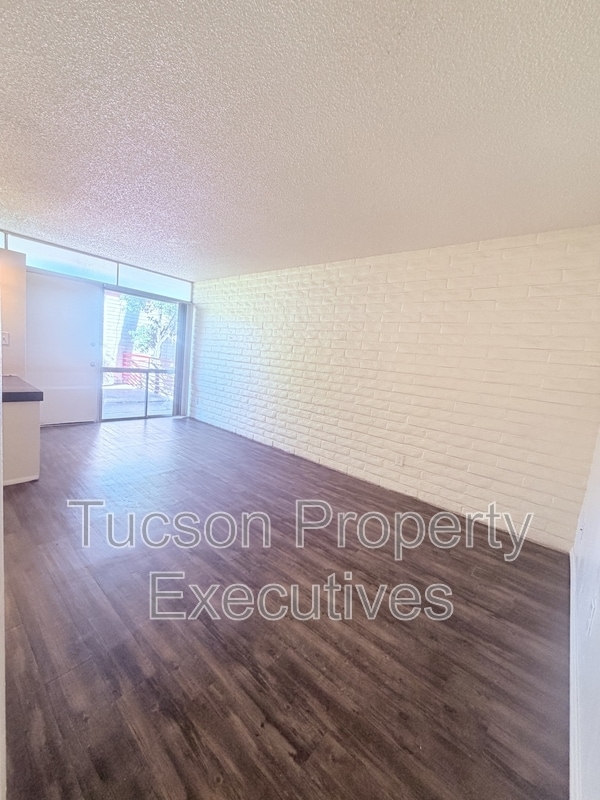 Building Photo - 20 N Leonora Ave