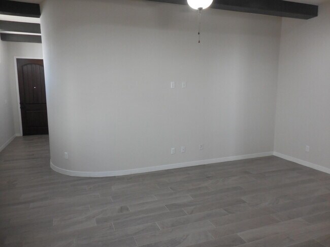 Building Photo - 213 Epsom Dr
