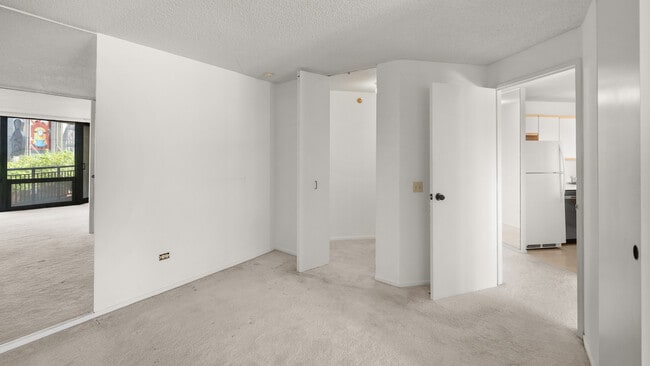 Building Photo - 480 N McClurg Ct