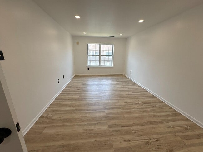 Building Photo - 72304 Delaire Landing Rd