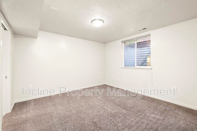 Building Photo - 627 E 500 S