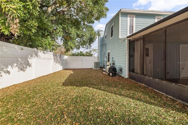 Building Photo - 6001 S Himes Ave