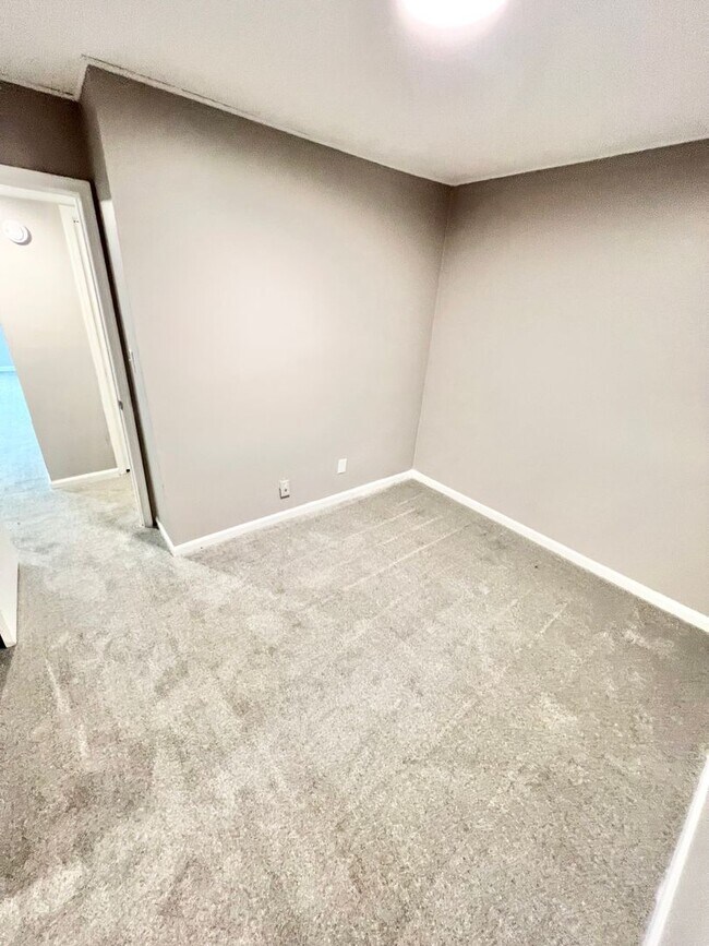 Building Photo - Meridian Apartments