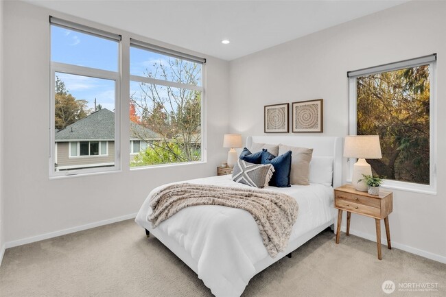 Building Photo - 9732 Woodlawn Ave N