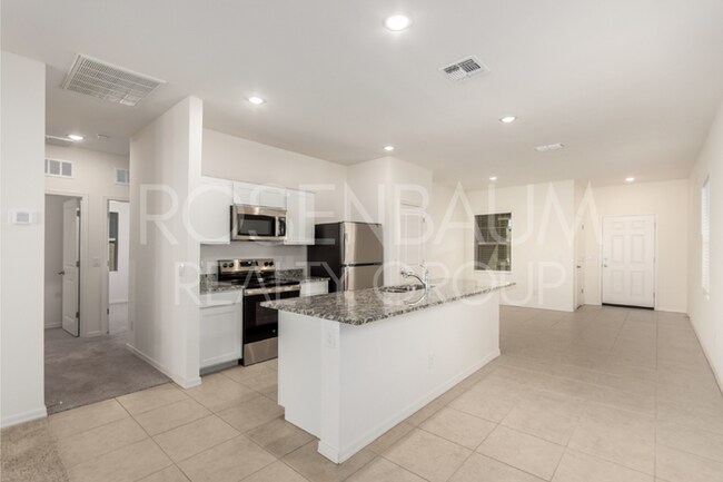 Building Photo - 47662 W Mellen Ln