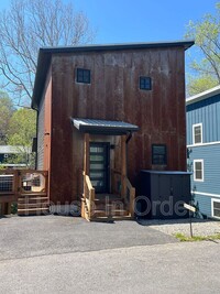 Building Photo - 158 Simcoe St