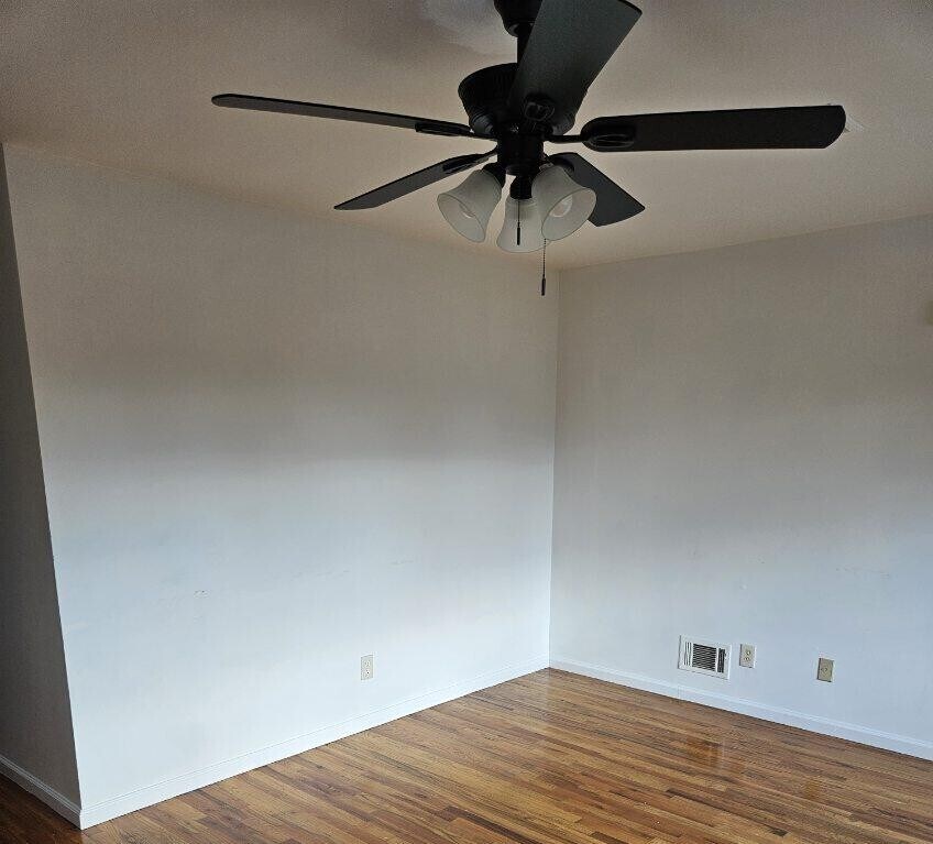 Living rm Fan - 67 Rose Ter