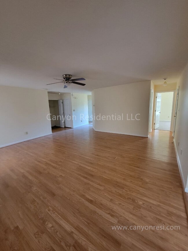 Building Photo - Beautiful 3b, ready to move in!