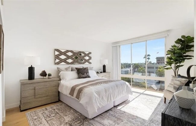 Building Photo - 2-Bedroom, 2-Bathroom Home in Prime Long B...