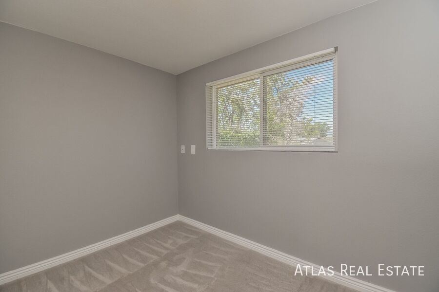Building Photo - 524 Rowe Ln