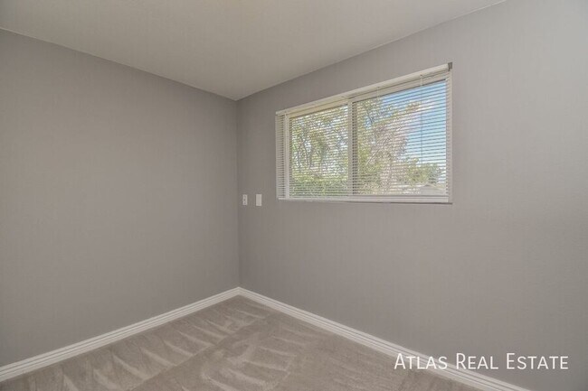 Building Photo - 524 Rowe Ln