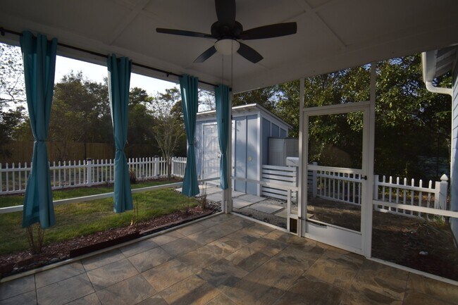 Building Photo - "Charming 3-Bedroom Beach House with 2 Ful...