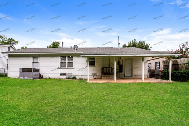 Building Photo - 3424 Willow Creek Dr