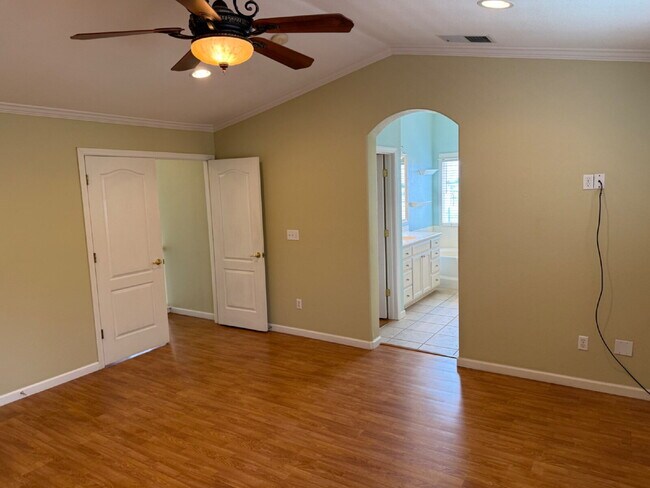 Building Photo - Gorgeous 5 Bedroom, 3 Bathroom Home With a Pool in perfect Tracy Location