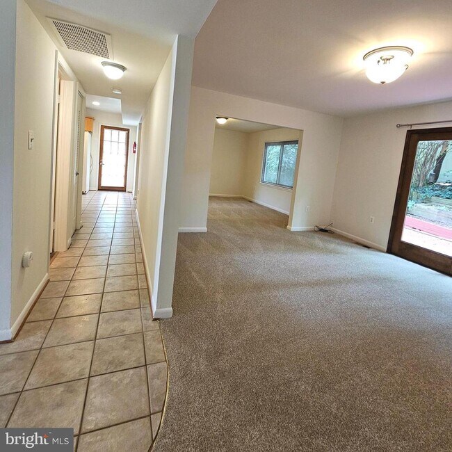 Building Photo - 1108 N Rockingham St