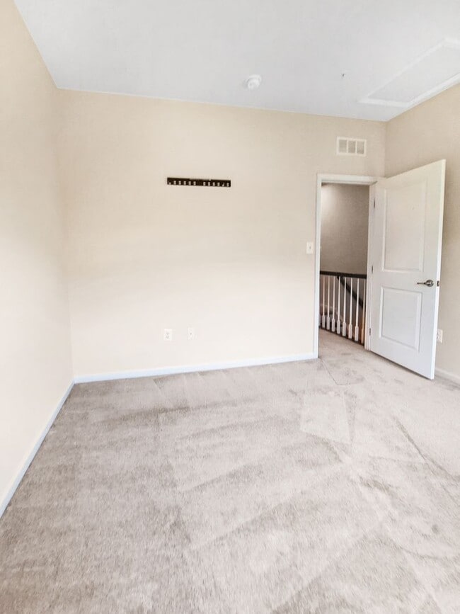 Building Photo - 3BR/3BA TH with Luxury Upgrades + Tesla Ch...