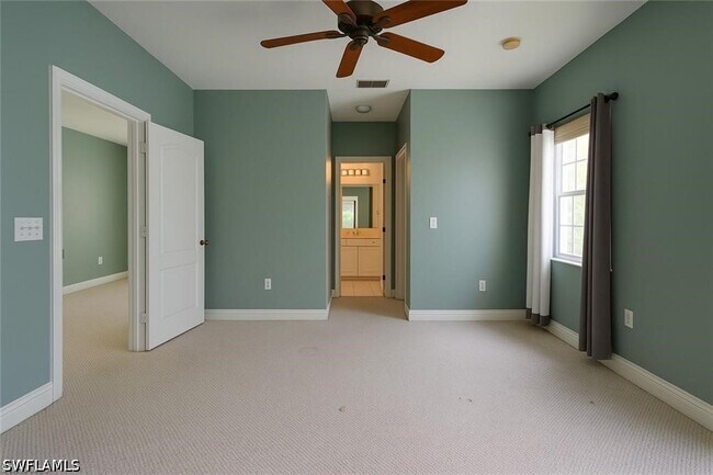 Building Photo - 700 Luisa Ln