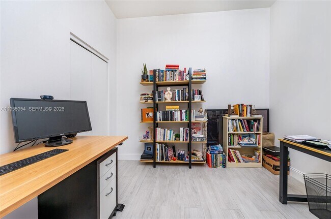 Building Photo - 7928 East Dr