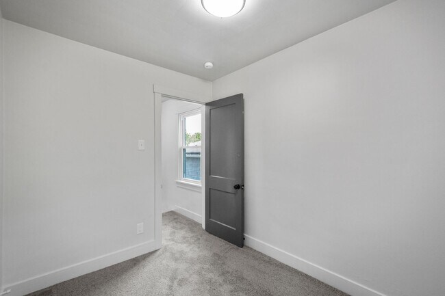 Building Photo - Amazing 3 bedroom home in Wilkinsburg available November 1!