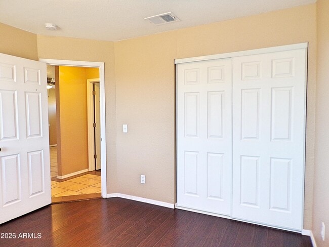 Building Photo - 10033 S Honeysuckle Dr