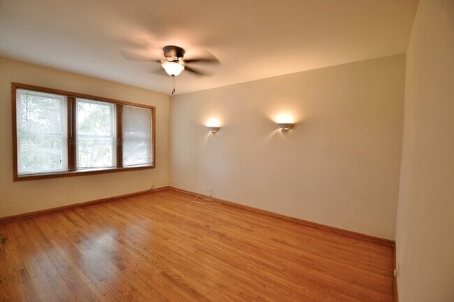 Building Photo - 3108 W Walton St