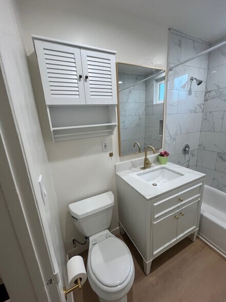 Building Photo - 2939 S Bronson Ave