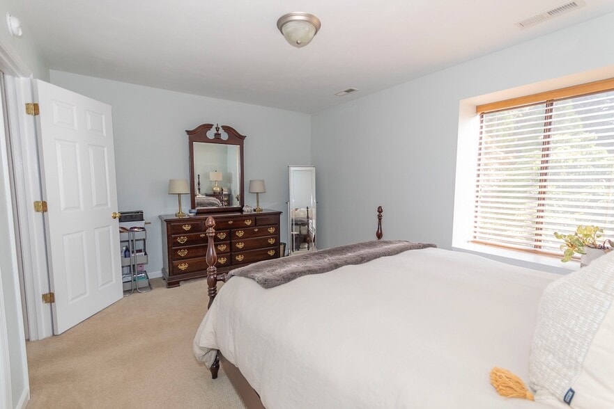 Building Photo - 2429 Avenham Ave SW