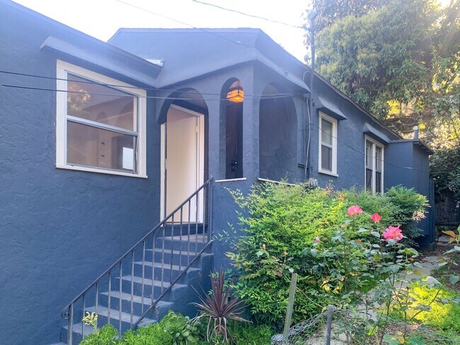 Building Photo - 2246 N Alvarado St