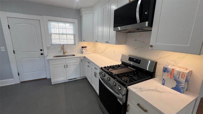 Primary Photo - 224 Columbus Ave