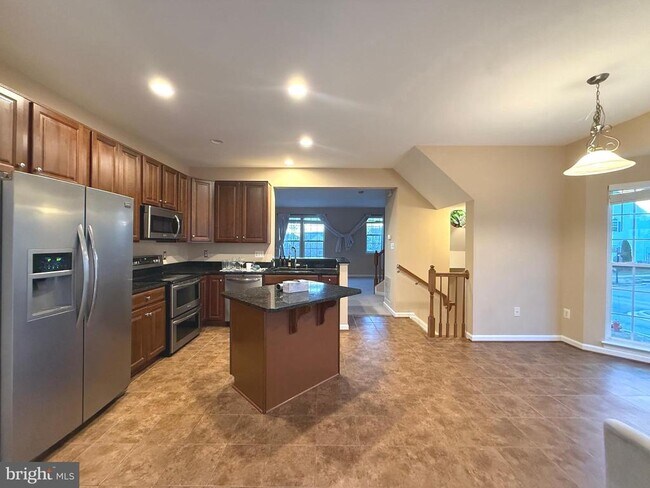 Building Photo - 60 Deerbrook Dr