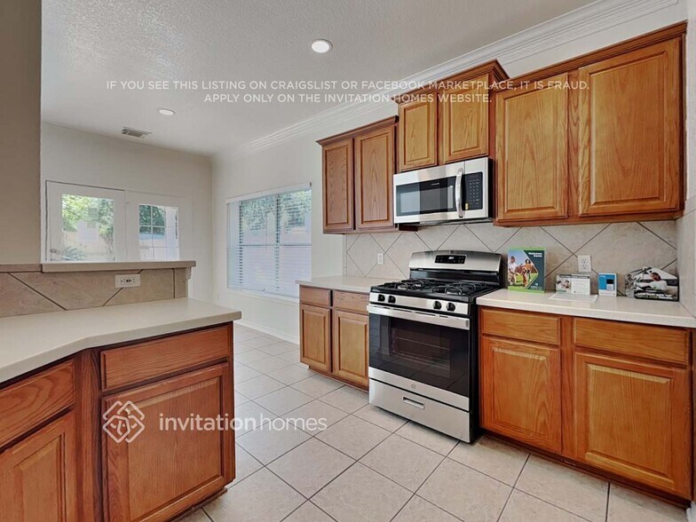 Building Photo - 15231 Henderson Point Dr