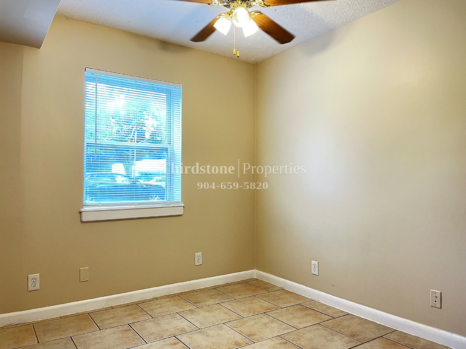 Building Photo - 1717 Lindsey Rd