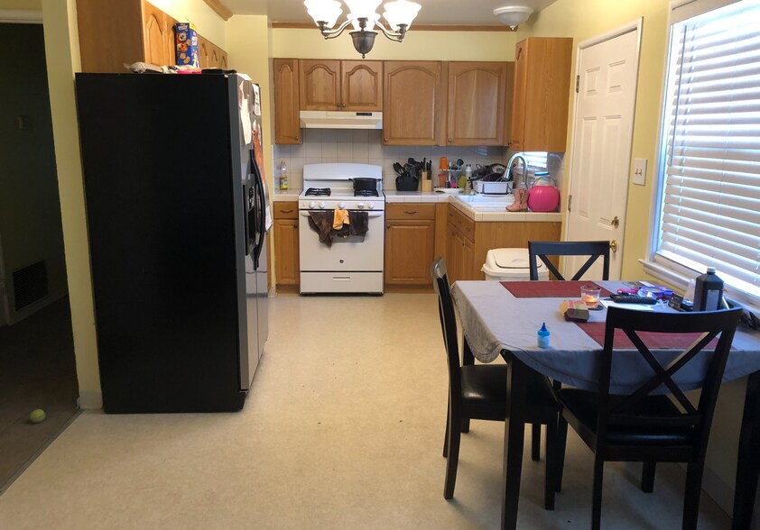 Building Photo - 916 Bautista Dr