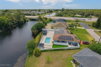 Building Photo - 5556 32nd Ave SW