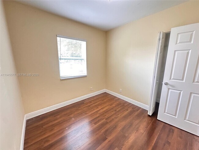 Building Photo - 1701 NW 14th Ct