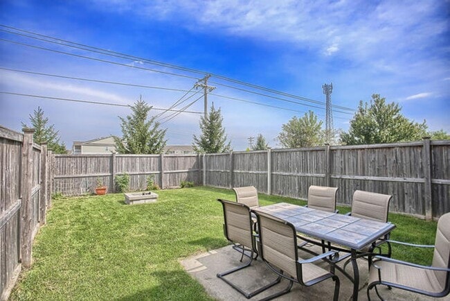 Building Photo - 3 Bedroom 3.5 Bath Townhome - Available Au...
