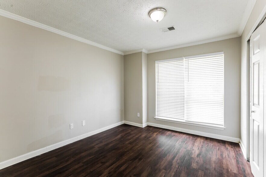Building Photo - 7065 Springgrove Ct