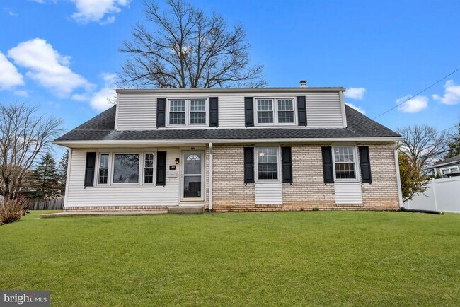 Building Photo - 131 Kipling Dr