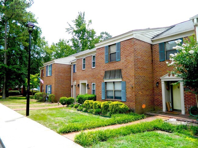 Building Photo - 407 Folkstone Cir