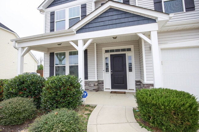 Building Photo - Spacious 3-Bed, 2.5-Bath Modern Home w/ 3-Car Garage in Highcroft – Close to Fort Bragg!