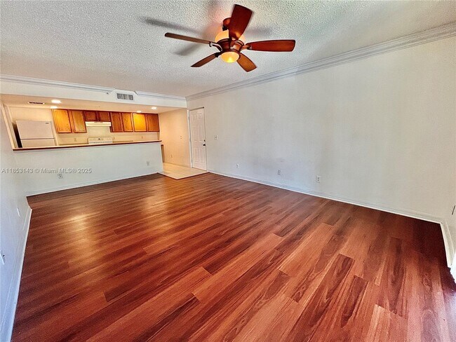 Building Photo - 9905 Westwood Dr