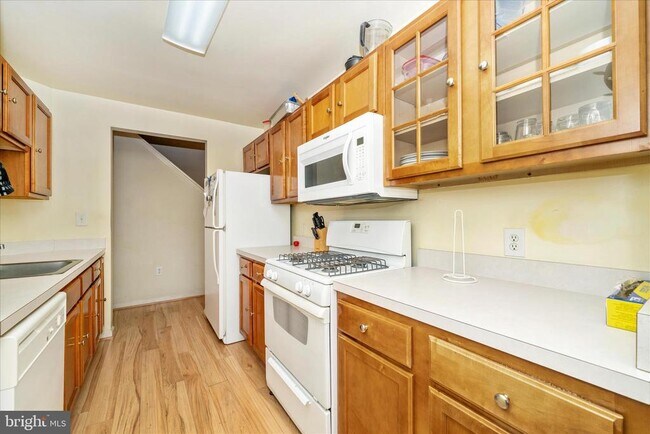 Building Photo - 6520 Lake Park Dr